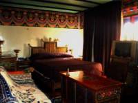 King/queen size bedroom in Dhood Gu Hotel,Lhasa  » Click to zoom ->